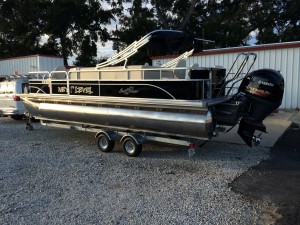 2014 24' Sun chaser pontoon boat outfitted with all the essentials and more for a great time on the water.